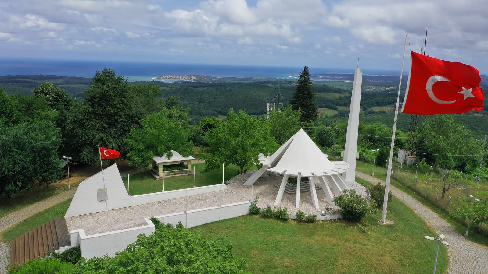 Akçakoca Bey Anıt Mezarı