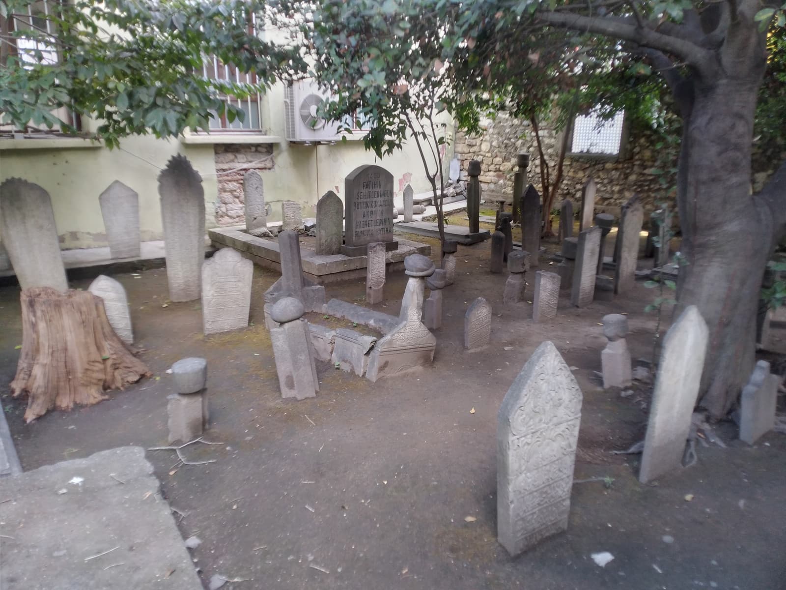 Akbıyık Hazretleri Kabri ve Haziresi