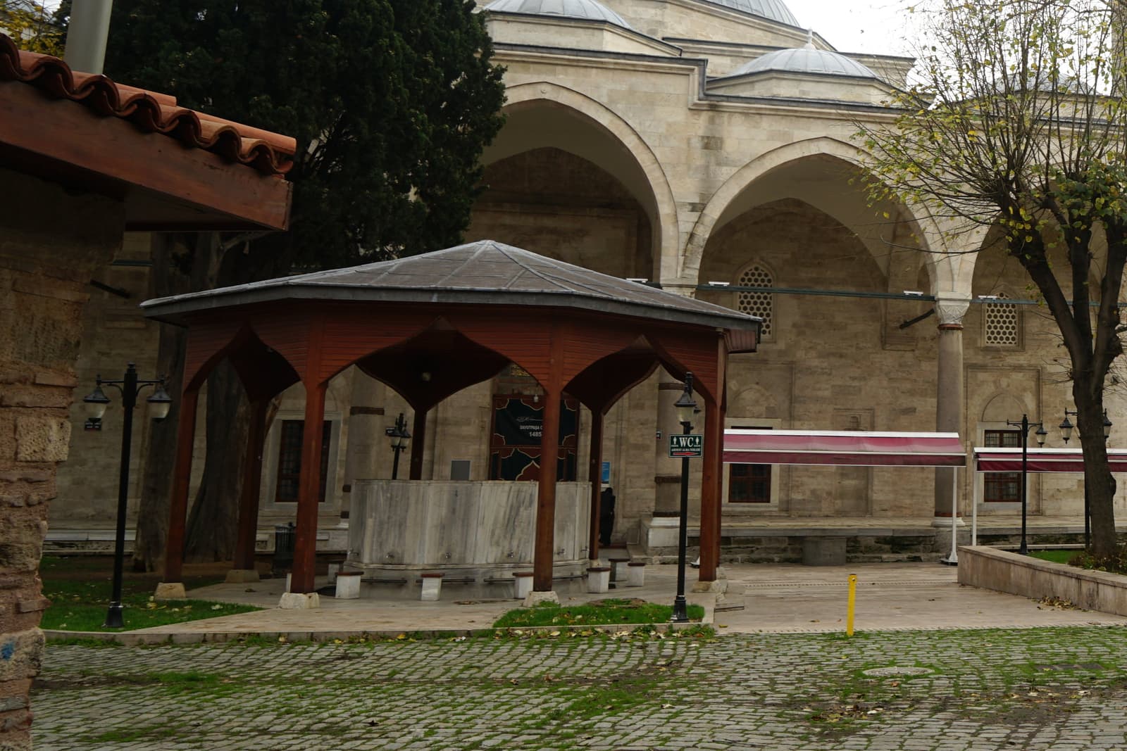 Davut Paşa Cami Şadırvanı