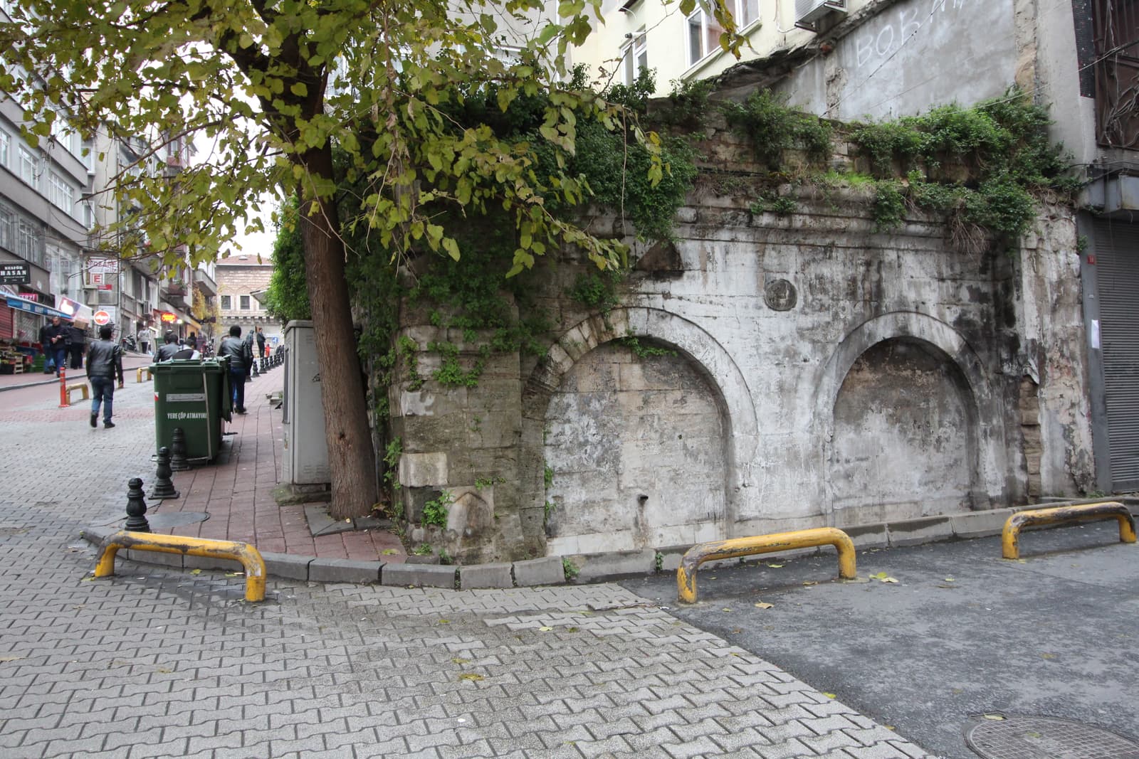 Horhor Çeşmesi (Kırma Tulumba Sokağı)