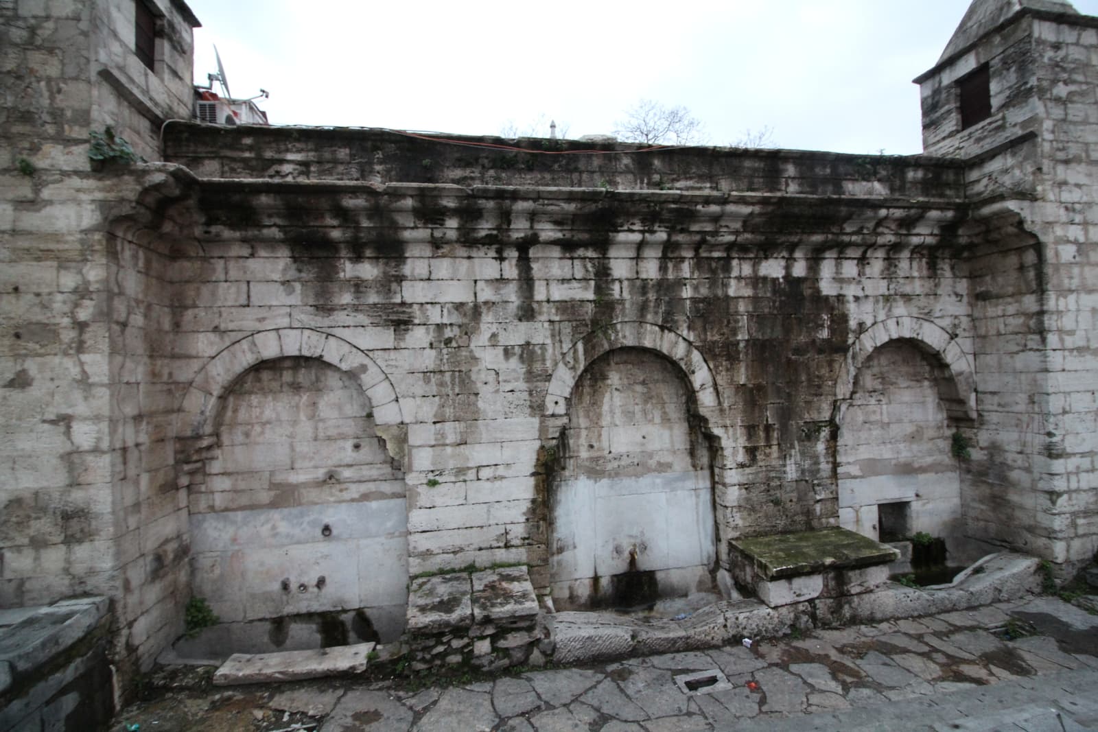 Horhor Çeşmesi (Simitçi Şakir Sokağı)