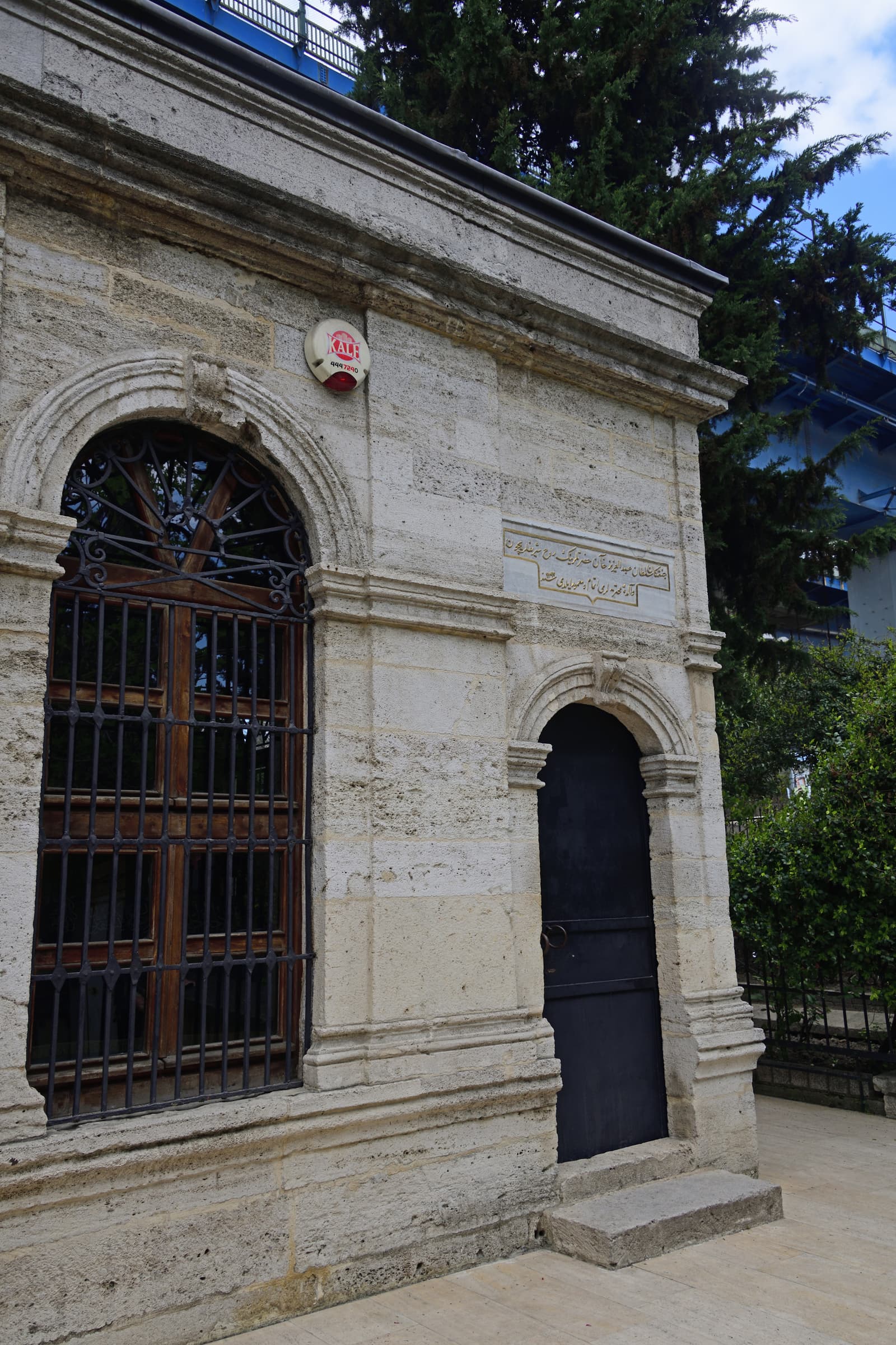 Ya Vedûd Türbesi