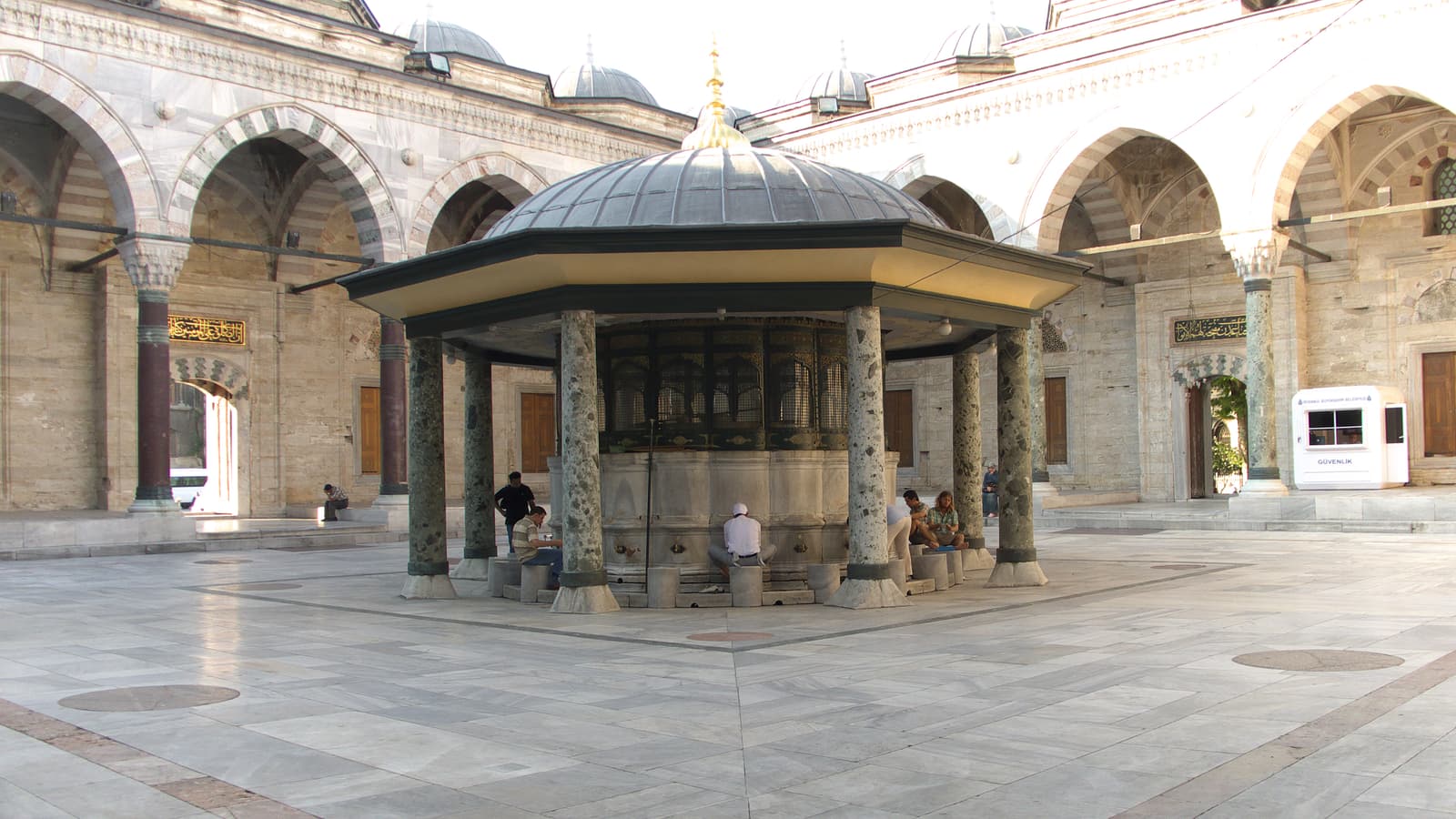 Beyazıt Camii Şadırvanı
