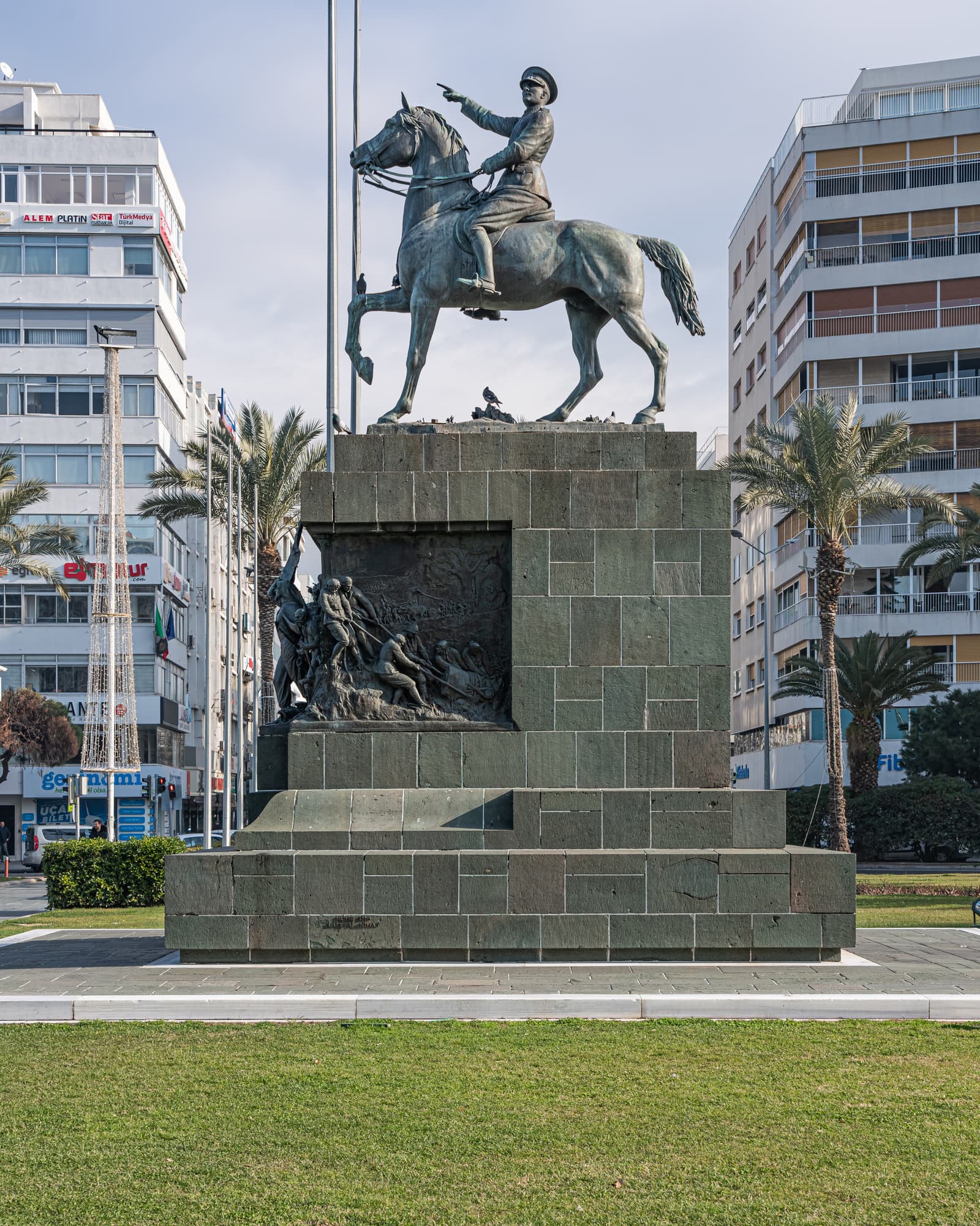 Atatürk Anıtı