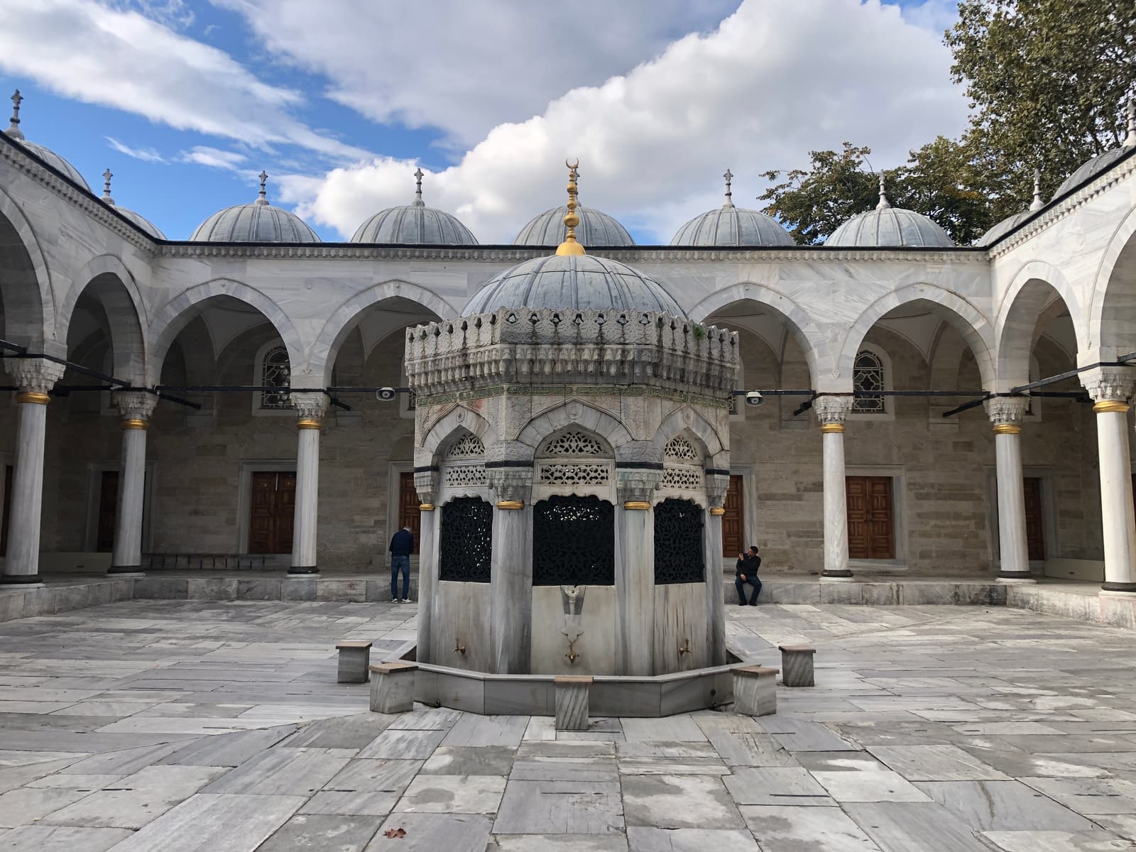 Yeni Valide Camii Şadırvanı