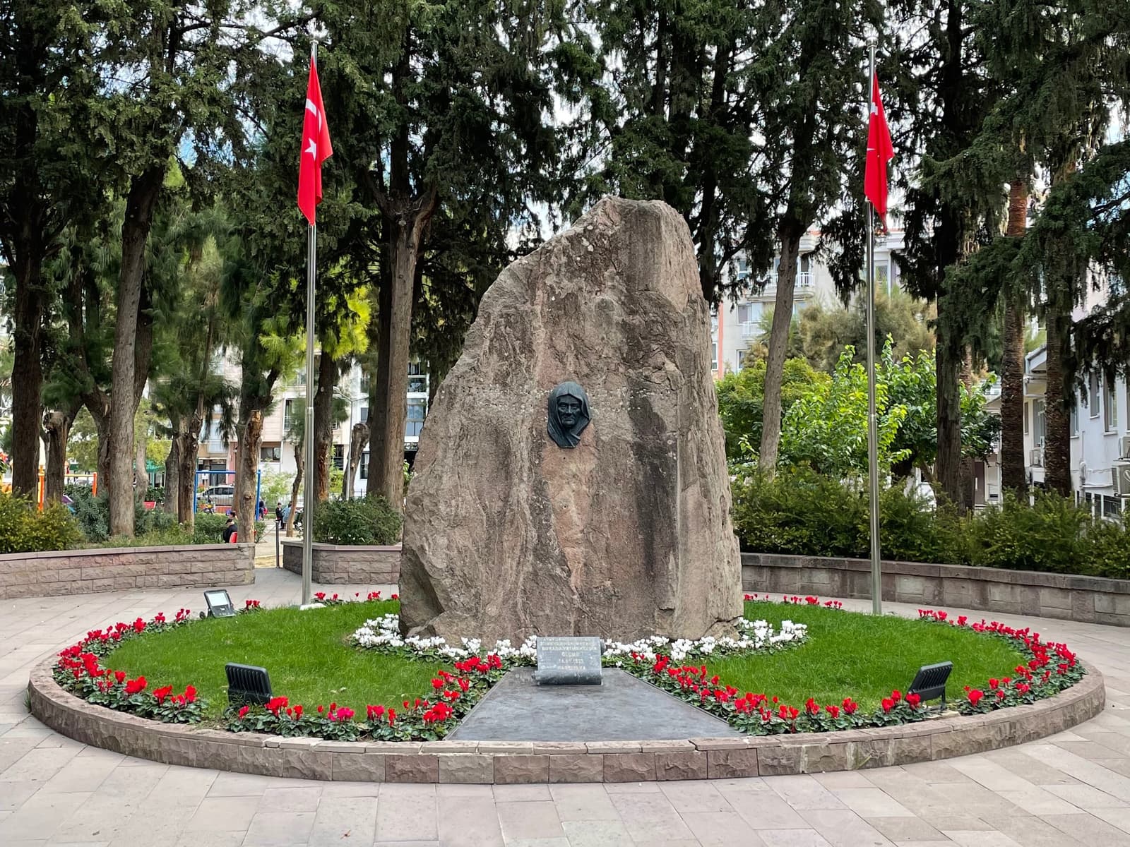 Zübeyde Hanım Anıt Mezarı